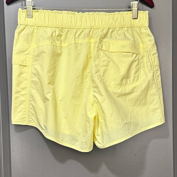 🦋FREE PEOPLE Movement In The Wild Shorts Light Yellow size-Small - Picture 4 of 8